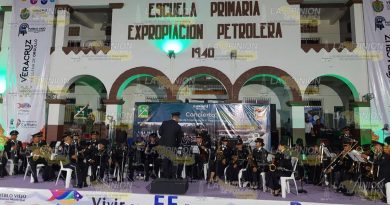 Banda de música militar recorre la zona norte de Veracruz