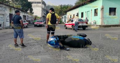 Motociclista impactado por imprudente conductor