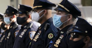 Policías y bomberos de NY, obligados a vacunarse contra COVID