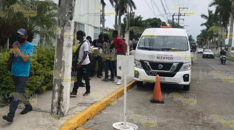 Remiten a haitianos de Tuxpan a Acayucan