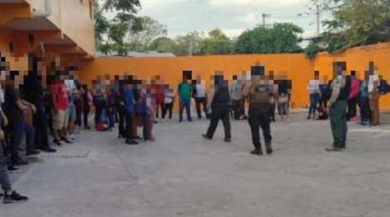 Hallan a 104 migrantes en hotel de Tampico Alto