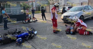 Auto derriba a motociclista en Las Palmas