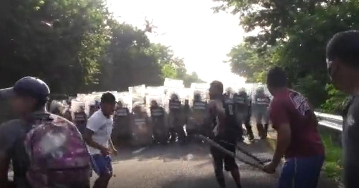 Violento enfrentamiento entre Guardia Nacional y caravana migrante3