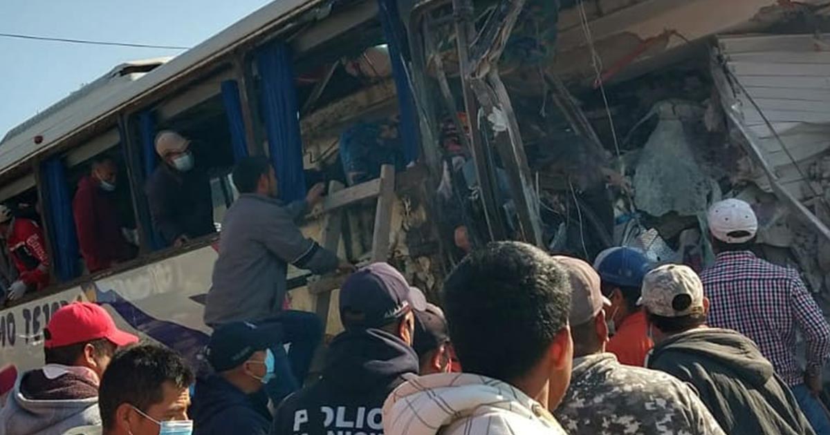 Accidente de autobús deja 19 muertos en Edomex 3