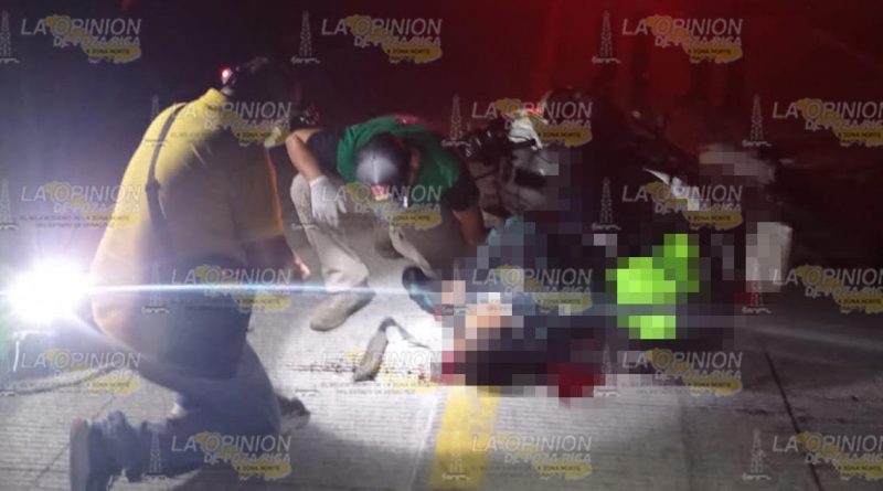 Muere motociclista embestido en la entrada a Hueytepec