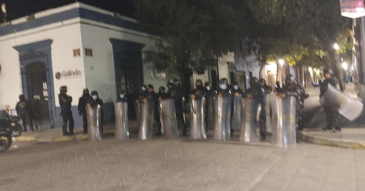 Desalojan violentamente a médicos en Oaxaca 5