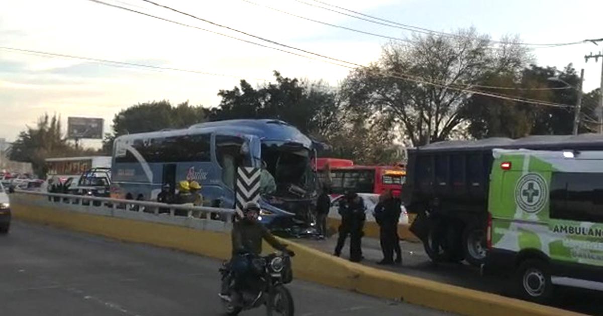 27 lesionado en choque de un autobús en Tlajomulco 3