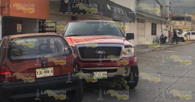 Desbarató camioneta en carambola en Poza Rica