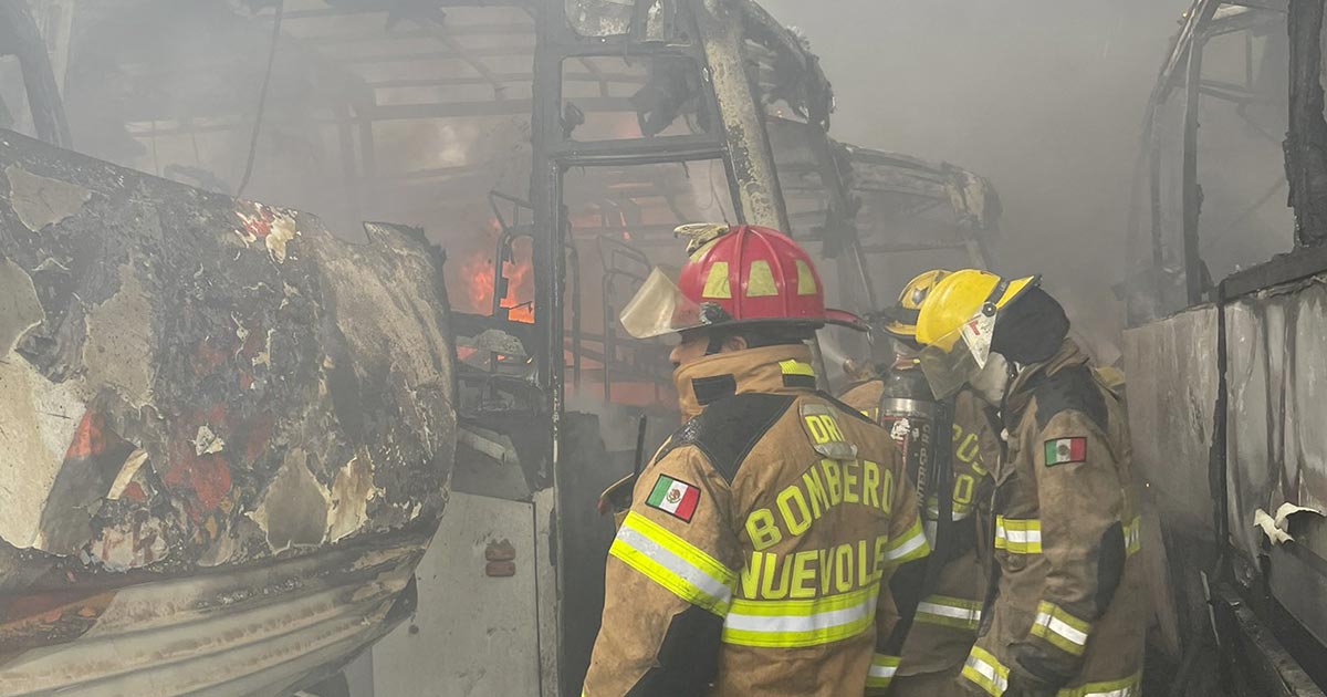 Pensión de autobuses se incendia en Escobedo, Nuevo León 2