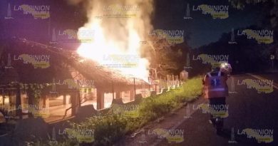 Prenden fuego a palapa con bomba molotov en Papantla