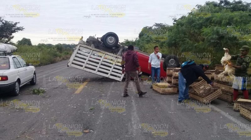 Vuelca camioneta en la carretera federal Tihuatlán-Álamo