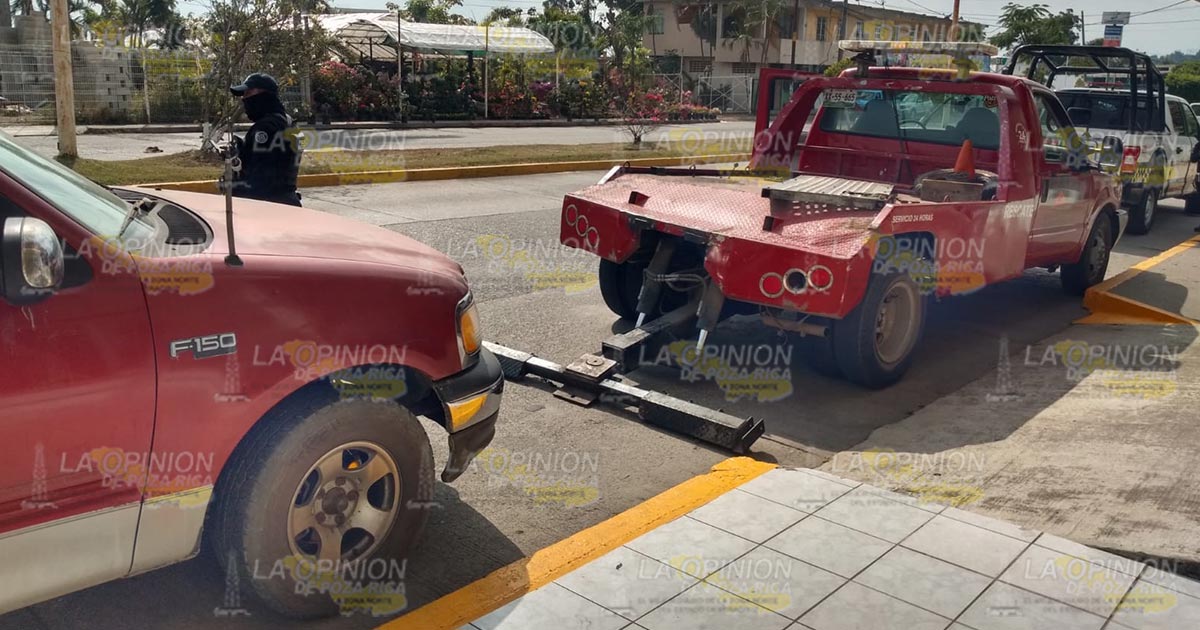 Aseguran camioneta con reporte de robo en Tihuatlán 2