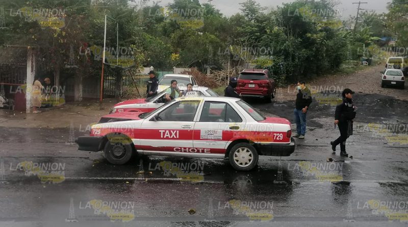 Choque de taxi contra particular deja dos lesionados