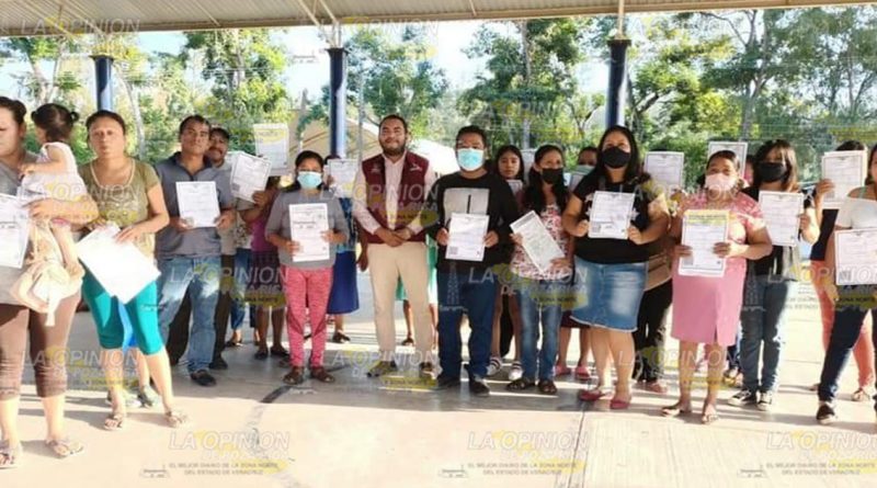 Expiden 350 documentos registrales gratuitos en comunidad de Coatzintla