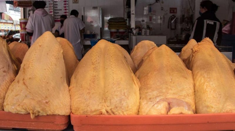 Pechuga de pollo alcanza los $163 por kilo
