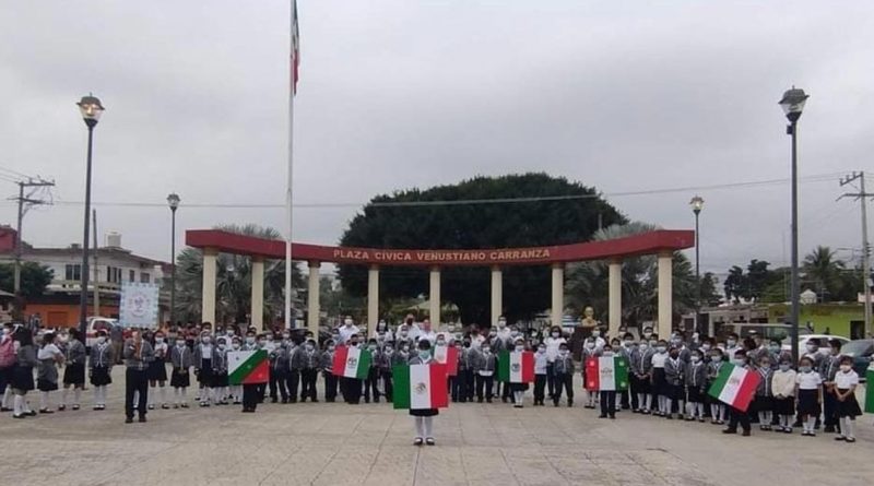 Conmemoran Día de la Bandera en la sierra norte de Puebla