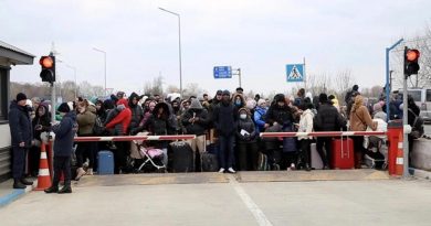 Filas de 15 kilómetros y niños que cruzan sin sus padres, situación en fronteras de Ucrania