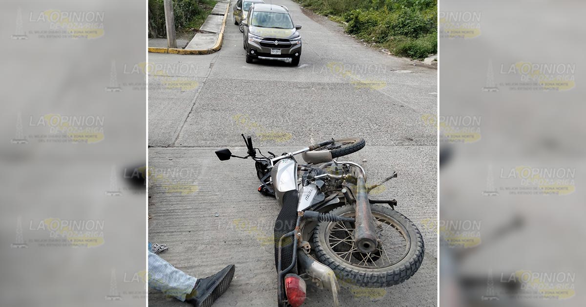 Menor motociclista es impactado por camioneta, en Cazones 2