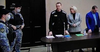 Corte Rusa condena a nueve años de prisión por fraude al líder opositor ruso Alexei Navalny