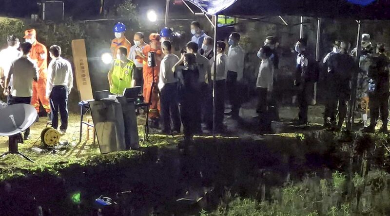 Encuentran con daños una de las cajas negras del avión de China Eastern que se estrelló