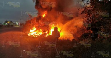 Incendio en la carretera Tihuatlán-Poza Rica