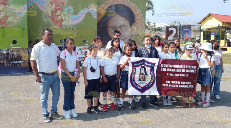 Reconocen talento de estudiantes de la primaria Sor Juana Inés de la Cruz