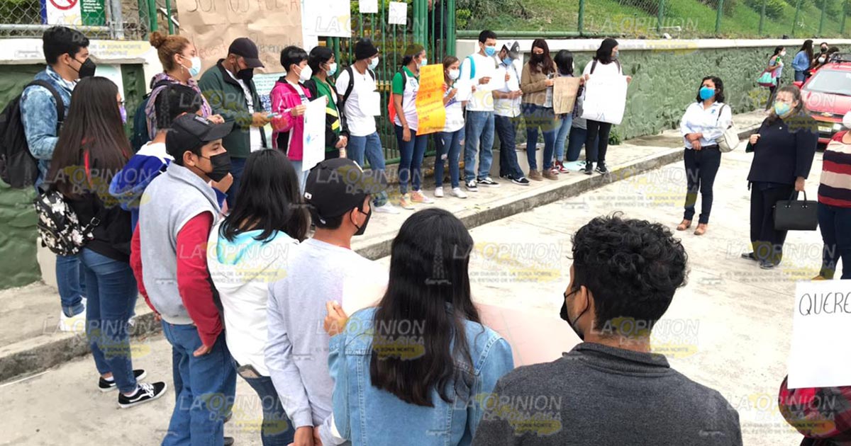 Universitarios demandan regreso a las aulas 2