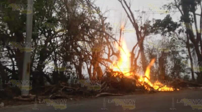 Incendio en la carretera Poza Rica-Cazones