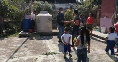 Jardín de niños recibe donación de tinaco