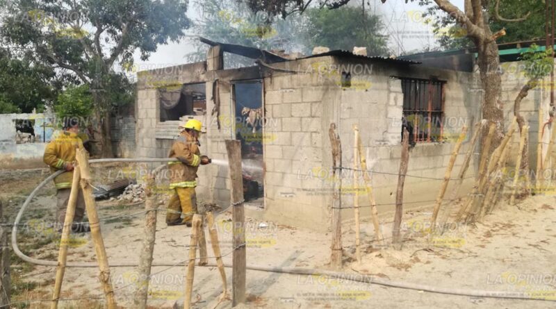 Arde vivienda donde mataron a 4 personas en Tuxpan