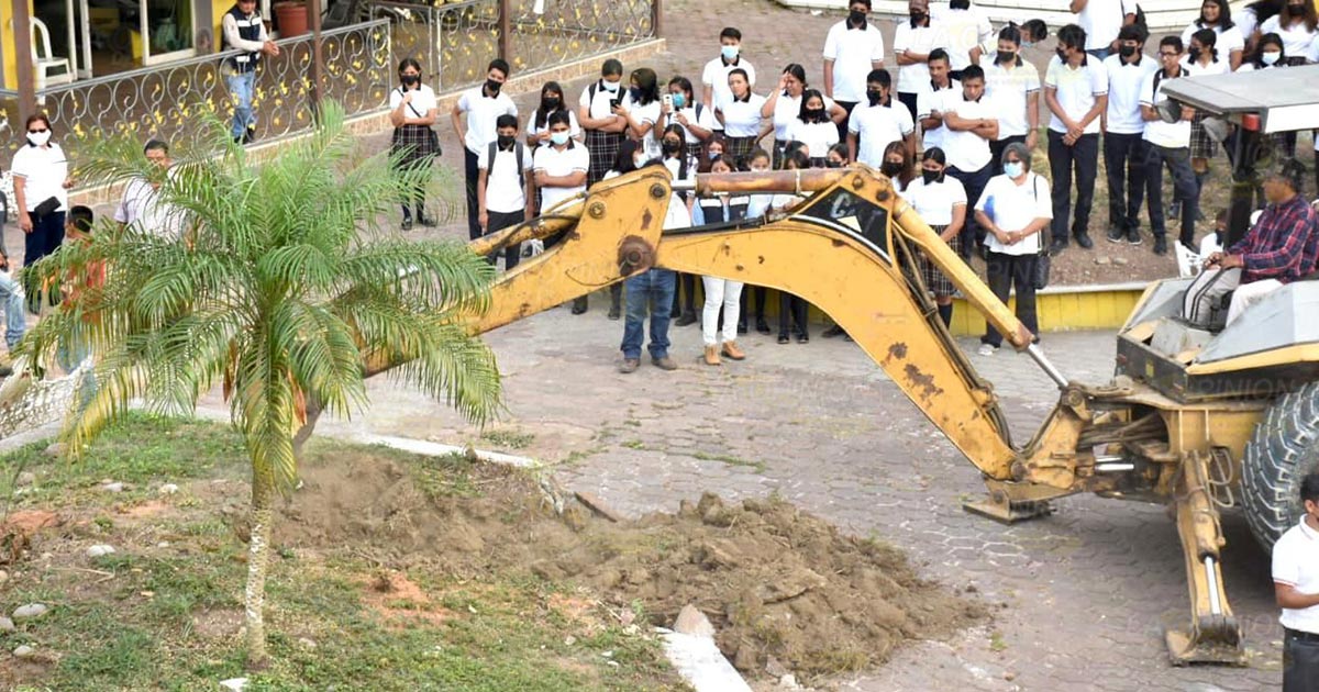En marcha la rehabilitación del parque Benito Juárez de Tihuatlán 7