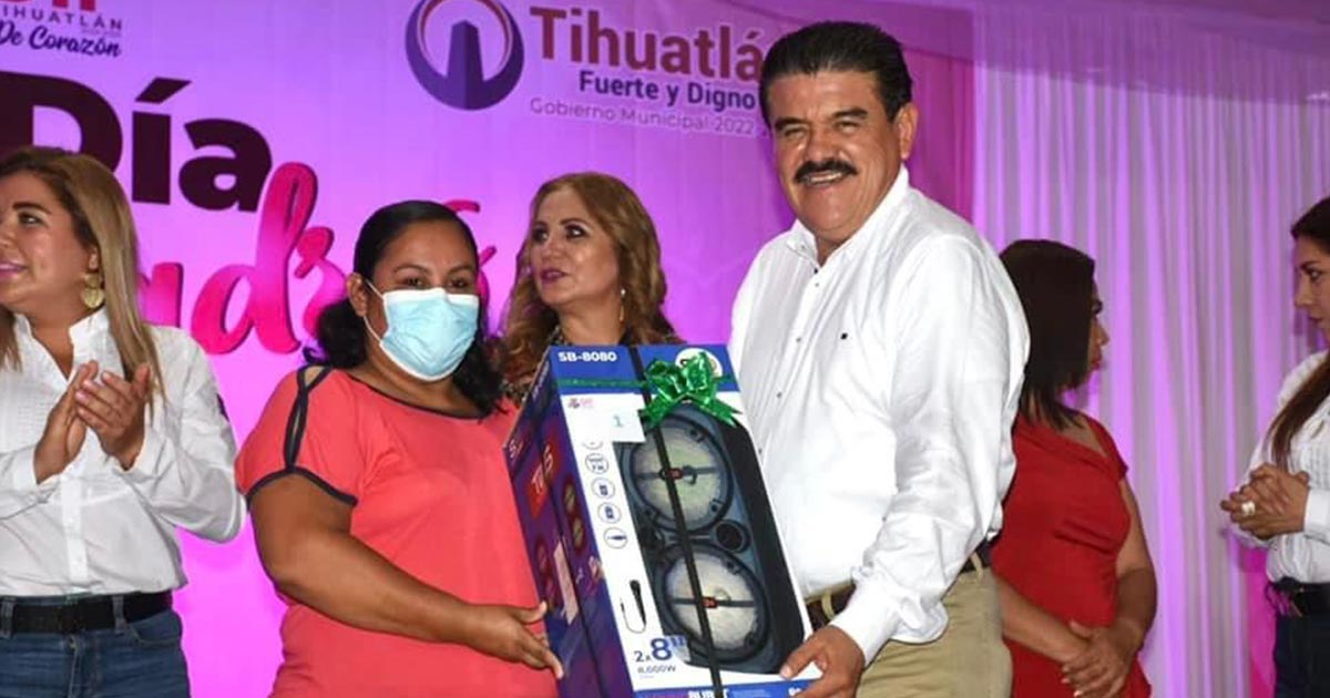 Gobierno de Tihuatlán festeja el Día de las Madres 3