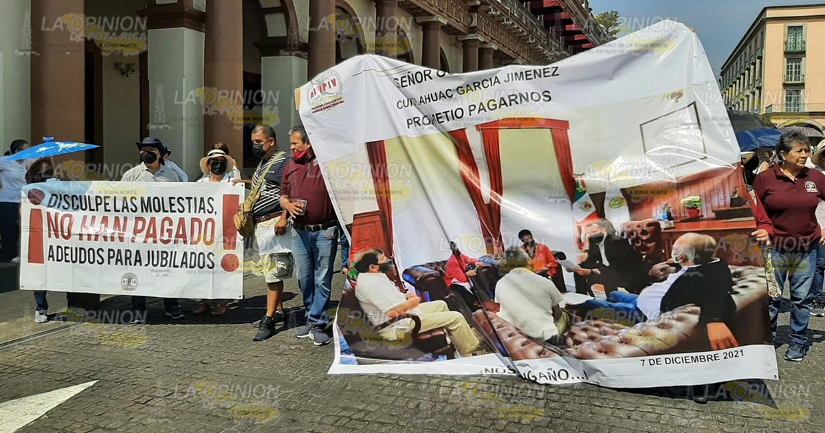 Jubilados del ISSSTE protestan en Xalapa 3