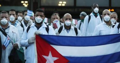 Becas, vacunas y médicos: convenio de AMLO con Cuba