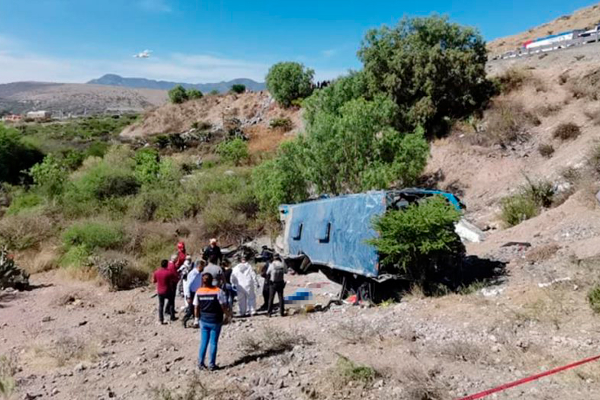 Mueren migrantes tras volcadura de autobús en San Luis Potosí 3