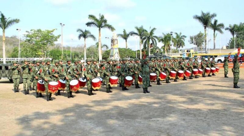 Séptimo batallón realiza una muestra de banda de guerra