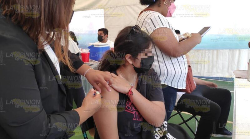 Vacunan a menores de entre 12 y 14 años en Xalapa 2