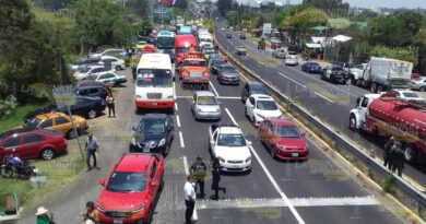 Manifestantes cerraron carretera hacia Xalapa