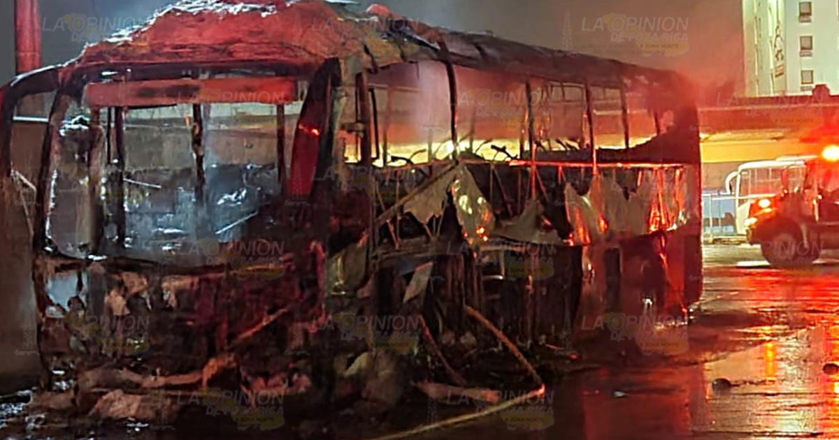 Se incendia autobús en la Central Camionera 3