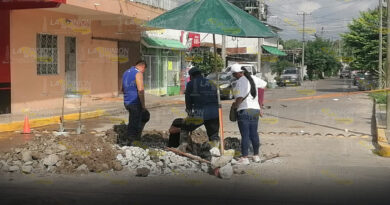 Otra vez, CAEV rompe tramos de concreto en una calle de La Ruiz, Coatzintla