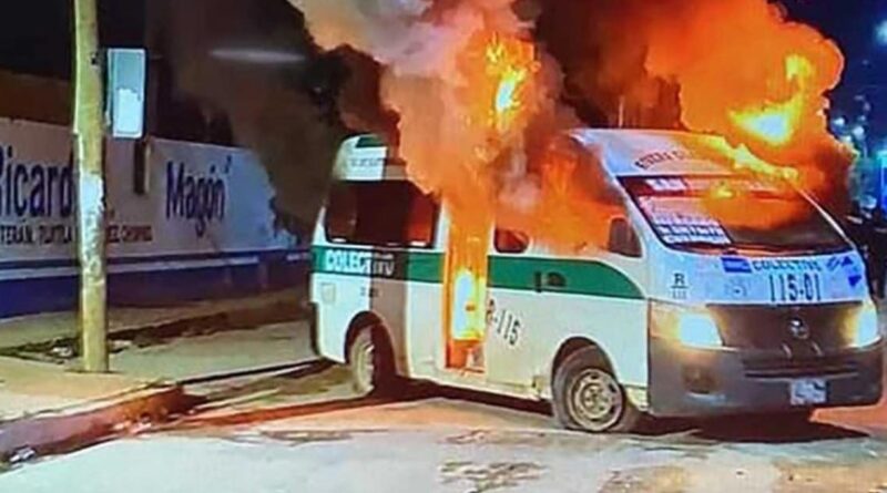 Por no cumplir con indemnización, incendian unidad de transporte en Tuxtla