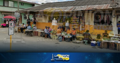 Le apuestan a Día de Muertos para repunte en ventas, locatarios del mercado Morelos, en Cazones