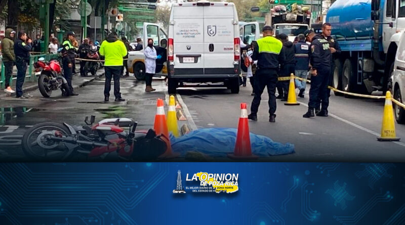 Camión torton atropella y destroza cabeza de ‘biker’ frente a la Torre Latinoamericana